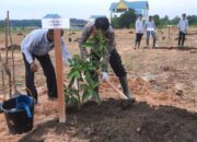 Kapolresta Pekanbaru Melaksanakan Penanaman Pohon Bersama Anggota APEKSI dan Delegasi