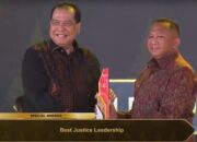 KAJATI BALI DR. KETUT SUMEDANA,S.H.,M.H. RAIH BEST JUSTICE LEADERSHIP CNN AWARD