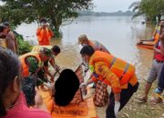 Polsek Kuantan Tengah Evakuasi Penemuan Mayat Tanpa Identitas di Sungai Batang Kuantan