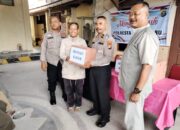Minggu Kasih Polresta Pekanbaru Bersama Polsek Binawidya, Berikan Sembako Kepada Warga