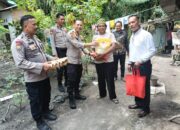 Jum’at Barokah Polsek Tapung Kembali Serahkan Sembako Kepada Warga Kurang Mampu di Desa Gading Sari