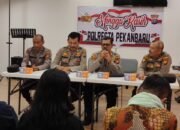 Polresta Pekanbaru Gelar Program Minggu Kasih, Bersama Polsek Payung Sekaki. Kunjungi Gereja Mawar Sharon