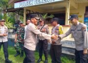 Dalam Rangka Hari Bhayangkara Ke-78, Kapolres Kuansing Bersama Kapolsek Cerenti Bagikan Bansos di Kecamatan Cerenti