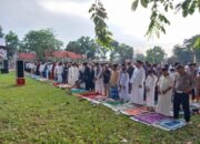 Polsek Senapelan Sebar Puluhan Personil Pengamanan Sholat Idul Adha 1445 H