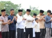 Polsek Kuantan Tengah Gelar Pengamanan Pelaksanaan Sholat Hari Raya Idul Adha 1445 H di Lapangan Limuno Taluk Kuantan