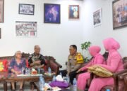 Anjangsana Wakapolda Riau ke Rumah KBP (P) M.S. Marolop Marbun dalam Rangka Hari Bhayangkara ke-78