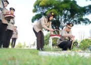 Polda Riau Gelar Ziarah di TMP Kusuma Dharma Dalam Peringatan Hari Bhayangkara Ke-78