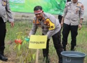Peduli Lingkungan, Jelang Puncak Hari Bhayangkara Ke 78, Polres Rohul Bersama Polsek Jajaran Tanam Ribuan Bibit Pohon