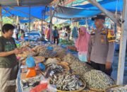 Antisipasi C3, Bhabinkamtibmas Polsek Bonai Darussalam Patroli Di Pasar Tradisional Desa Rawa Makmur