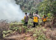 Polres Rohul Berjibaku Menjinakkan Lahan Terbakar di Rokan IV Koto, Begini Hasilnya…