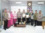 Kapolda Riau Hadiri penyerahan Hibah 1 unit Mobil Hiace dari BRI Peduli kepada Yayasan Bhayangkari