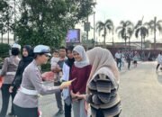 Tingkatkan Kesadaran Masyarakat Saat Berkendara Tim Cooling System Ditlantas Polda Riau Edukasi Pengunjung Car Free Day