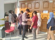 OMP-LK24, Kabag Ops Laksanakan Monitoring Dan Pengecekan Petugas Penyortiran Serta Pelipatan Surat Suara Di Gudang Logistik KPU