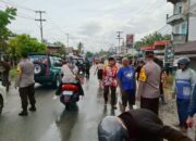 Kapolsek Rambah Hilir Lakukan Pengamanan dan Pengaturan Lalu Lintas Akibat Luapan Banjir