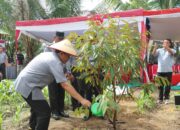 Dukung Program Ketahanan Pangan Nasional, Kalapas Pekanbaru Hadiri Penanaman 100 Bibit Durian Musang King