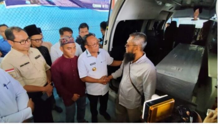 Gubri Sambut Jenazah TKI Yang Tewas Ditembak APMM Malaysia Dimakamkan di Rupat