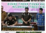 Kajati Riau Serahkan Aset ke Pemkab Kampar, Tekankan Transparansi Pengelolaan