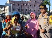 Berbagi Berkah Ramadan, Polres Dumai Bagikan Takjil kepada Pengguna Jalan