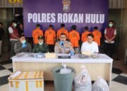 Kapolres Rokan Hulu, AKBP Budi Setiyono Pimpin Pers Rilis Ungkap Kasus Pembunuhan Harimau Di Desa Tibawan, Enam Pelaku Ditangkap