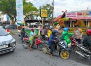 Polsek Senapelan Berbagi Takjil untuk Masyarakat dalam Rangka Ops Tertib Ramadhan Lancang Kuning 2025