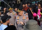 Kapolda Riau Tinjau Penanganan Banjir di Rumbai, Salurkan Bantuan dan Gelar Trauma Healing