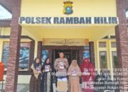 TRLK-25 – Polsek Rambah Hilir Pererat Silaturahmi Dengan Penyerahan Al-Quran Kepada Perwiritan Simpang Semangka