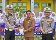 Sosialisasi Tertib Lalu Lintas Dan Serahkan Bibit Pohon Di SMAN 1 Rambah, Oleh Sat Lantas Polres Rokan Hulu