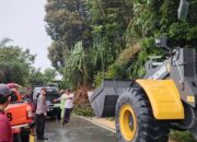 Gerak Cepat Polantas Riau Tangani Longsor di Jalan Lintas Taluk Kuantan – Pekanbaru