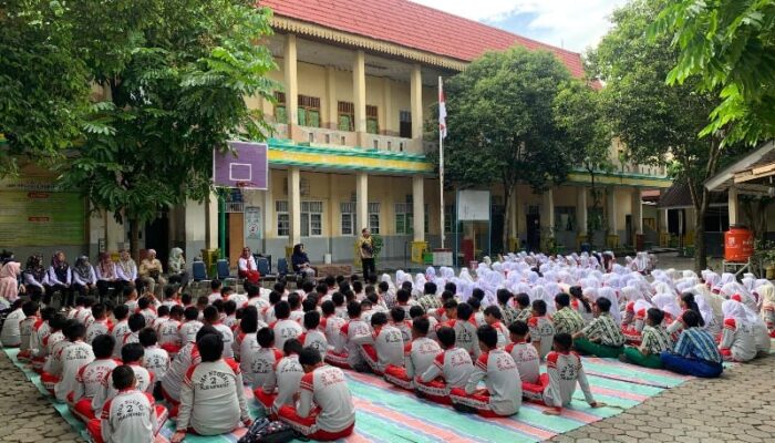 BNN Kota Pekanbaru cek urine Guru dan siswa di SMPN 2