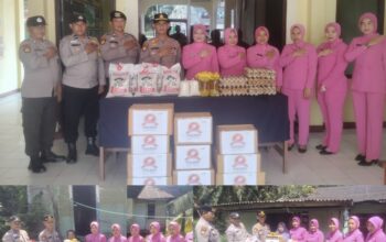 AKP Efendi Lupino Pimpin Polsek Kabun Berbagi Sembako untuk Lansia dan Duafa di Hari Bhayangkara ke-79