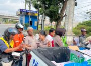 Berbagi Rezeki, Bangun Kesadaran Tertib Lalu Lintas: Aksi Polantas Riau di Jum’at Barokah