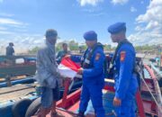 Satpolair Polres Dumai Kibarkan Merah Putih di Kapal Nelayan Sambut HUT RI ke-80