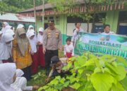 Polsek Rambah Hilir Ajak Siswa SDN 020 Menanam Pohon, Wujudkan Sekolah Lebih Hijau