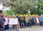 Portal Ditutup, Muatan Berat Dibatasi! Warga Bangun Jaya Kepung DPRD Rohul