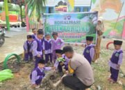 Polsek Kepenuhan Gelar Penanaman Pohon di TK AN NUR, Dukung Program Penghijauan Kapolda Riau
