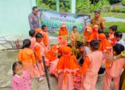 Polsek Kunto Darussalam Tanam Pohon di TK Wira Pertiwi