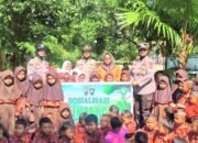 Edukasi Green Policing, Polres Rohul Gelar Penanaman Bibit Pohon Manggis di SD 006 Rambah
