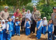 Polsek Tandun Hadirkan Polisi Peduli Alam: Edukasi Anak TK dengan Aksi Tanam Pohon