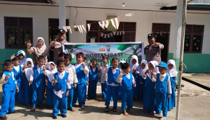 Polsek Rambah Hilir Ajak Anak TK Peduli Lingkungan Lewat Program Green Policing