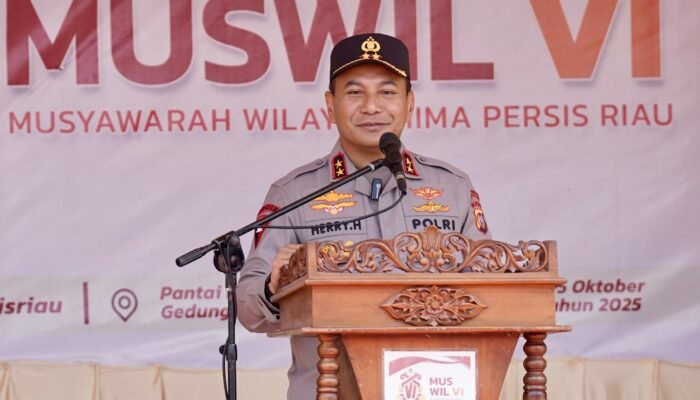 Kapolda Riau dan Himpunan Mahasiswa Persis Tanam Mangrove di Bengkalis