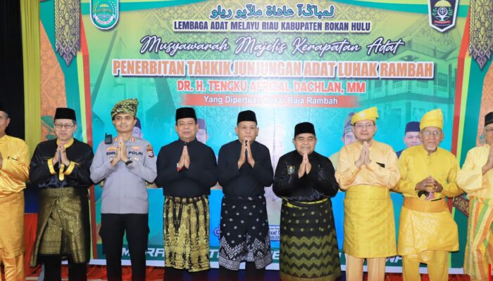 Sejarah Terukir: Dr. Tengku Afrizal Dachlan Resmi di Tahkik Sebagai Raja Luhak Rambah