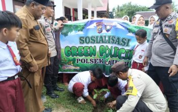 Gerakan Serentak Green Policing, Polres Rohul Warnai Sekolah di Empat Kecamatan Lewat Penanaman Pohon