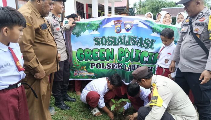 Gerakan Serentak Green Policing, Polres Rohul Warnai Sekolah di Empat Kecamatan Lewat Penanaman Pohon