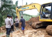 Alat Berat dari Polda Riau Buka Akses Jalan yang Terisolir Bencana di Agam