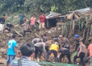 Gerak Cepat Brimob Polda Riau, Jasad Ibu-Anak Korban Banjir Agam Ditemukan