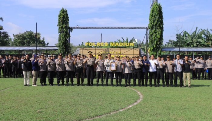 Kapolres Madiun Berikan Penghargaan kepada Pimpinan Bulog atas Dukungan Program Ketahanan Pangan