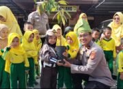 Kenalkan Polisi Sahabat Anak, Polsek Tualang Ajak Siswa PAUD Tertib Lalu Lintas dan Cinta Lingkungan