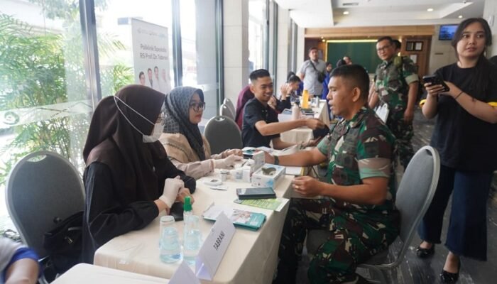 Danrem 031/Wira Bima Hadiri Donor Darah HUT ke-9 Evo Hotel Pekanbaru