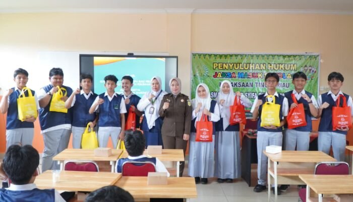Kejati Riau Sambangi SMA Al Azhar Syifa Budi Pekanbaru, Edukasi Siswa Bijak Bermedia Sosial Lewat Program JMS