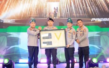 Satwa Reno K9 Polda Riau Terima Medali Penghargaan Kapolri